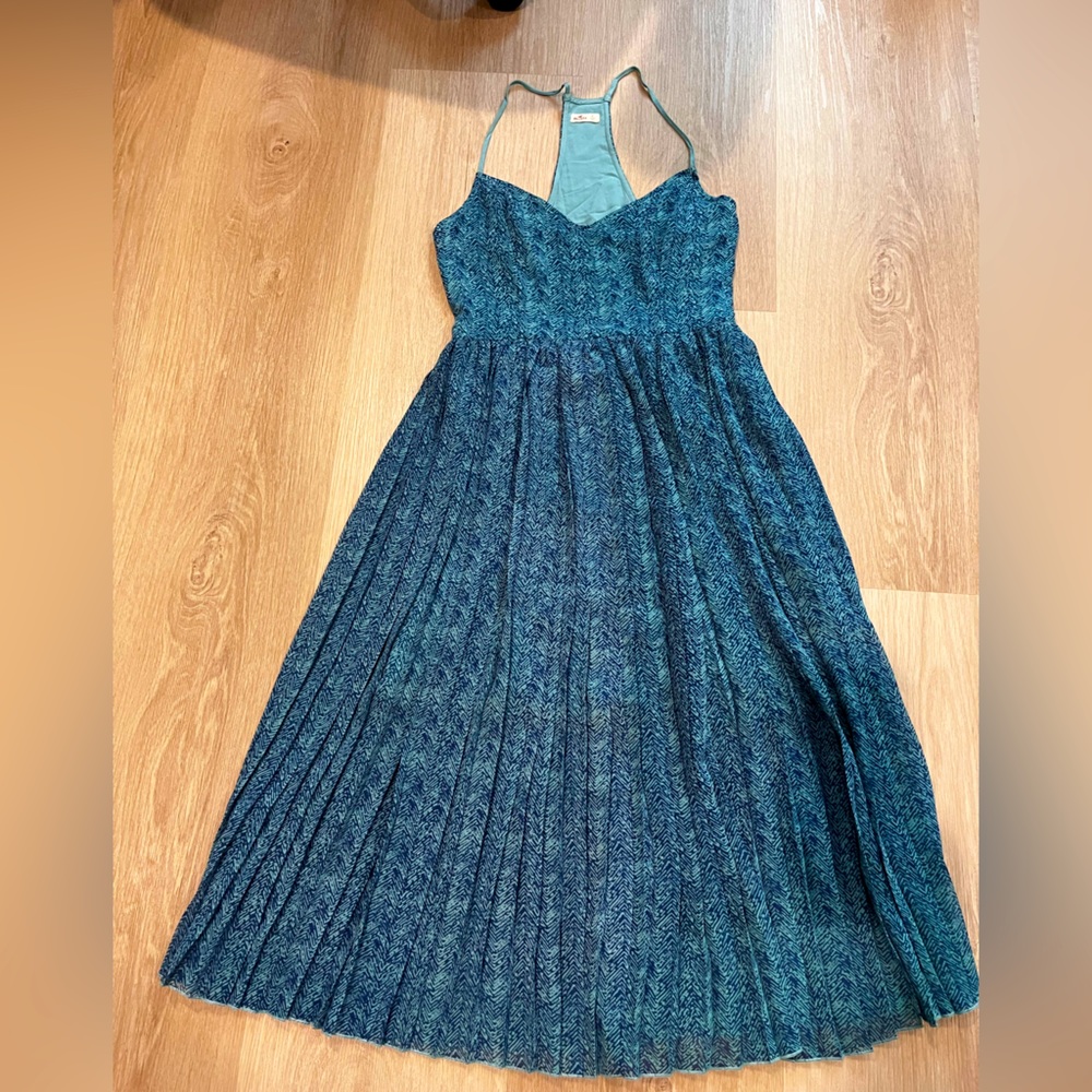 NWOT - Hollister Chiffon Midi Dress with Pleated Skirt